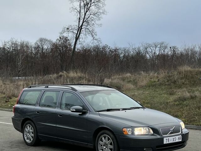 Серый Вольво В70, объемом двигателя 2.4 л и пробегом 350 тыс. км за 3670 $, фото 1 на Automoto.ua