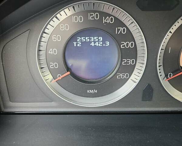Серый Вольво В70, объемом двигателя 2.4 л и пробегом 255 тыс. км за 6700 $, фото 12 на Automoto.ua