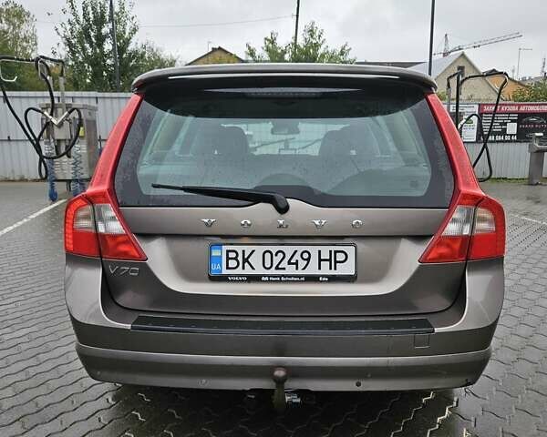 Серый Вольво В70, объемом двигателя 2.4 л и пробегом 256 тыс. км за 7800 $, фото 6 на Automoto.ua