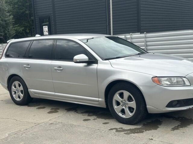 Серый Вольво В70, объемом двигателя 2.4 л и пробегом 327 тыс. км за 9000 $, фото 1 на Automoto.ua