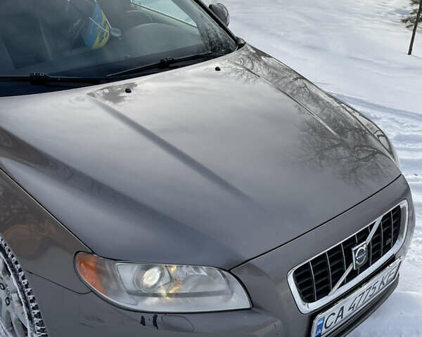 Сірий Вольво V70, об'ємом двигуна 2 л та пробігом 268 тис. км за 8600 $, фото 4 на Automoto.ua