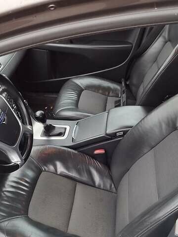 Сірий Вольво V70, об'ємом двигуна 2.4 л та пробігом 330 тис. км за 8100 $, фото 11 на Automoto.ua