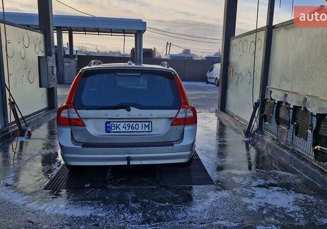 Серый Вольво В70, объемом двигателя 1.56 л и пробегом 290 тыс. км за 8100 $, фото 2 на Automoto.ua