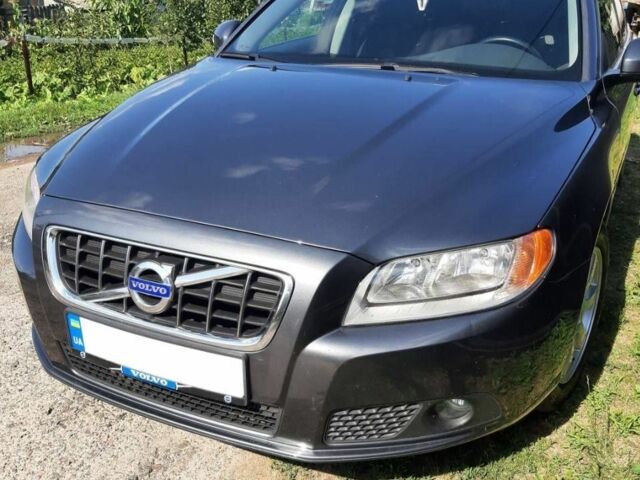 Серый Вольво В70, объемом двигателя 1.6 л и пробегом 243 тыс. км за 8700 $, фото 2 на Automoto.ua