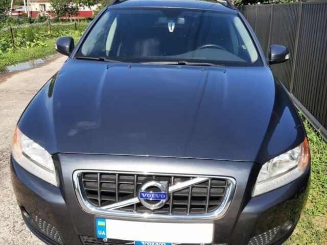 Серый Вольво В70, объемом двигателя 1.6 л и пробегом 243 тыс. км за 8700 $, фото 1 на Automoto.ua