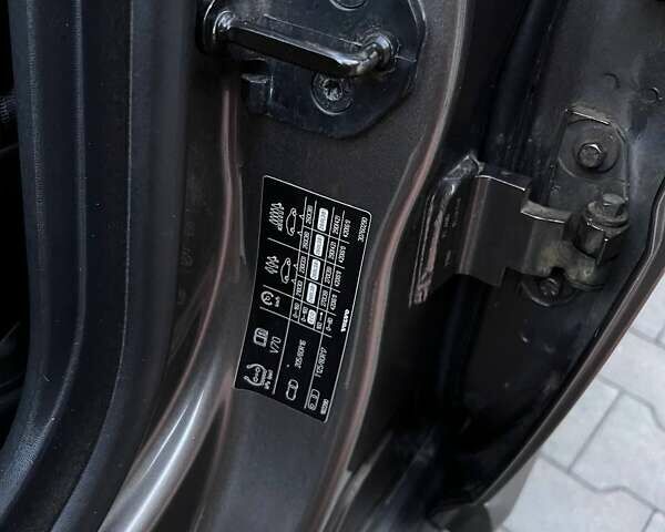 Серый Вольво В70, объемом двигателя 1.56 л и пробегом 297 тыс. км за 9300 $, фото 27 на Automoto.ua