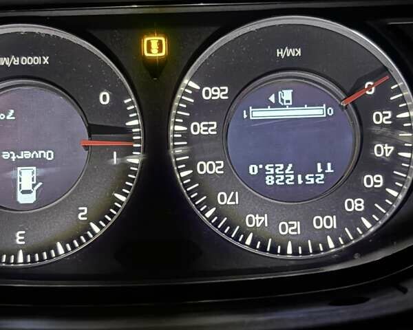 Серый Вольво В70, объемом двигателя 1.6 л и пробегом 251 тыс. км за 8900 $, фото 3 на Automoto.ua