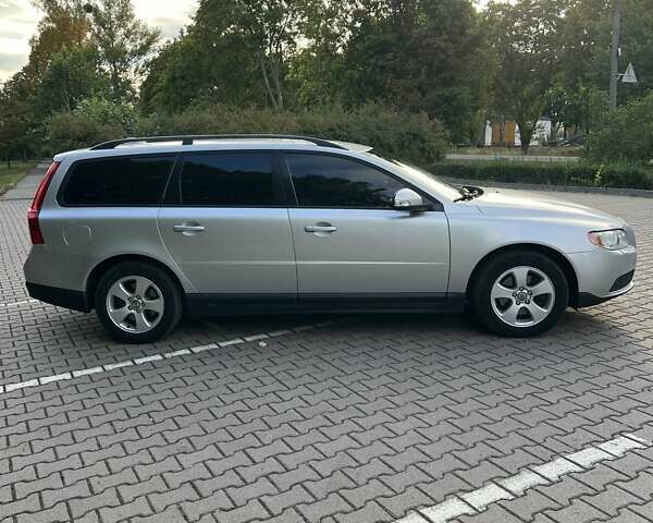 Сірий Вольво V70, об'ємом двигуна 1.98 л та пробігом 223 тис. км за 7800 $, фото 2 на Automoto.ua