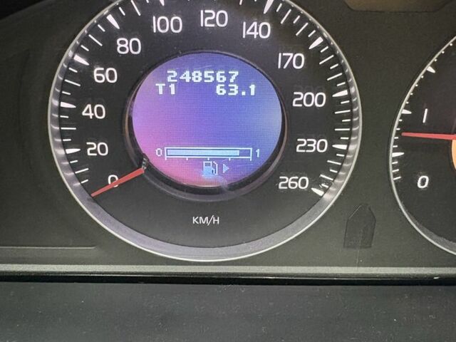 Серый Вольво В70, объемом двигателя 1.6 л и пробегом 243 тыс. км за 8700 $, фото 9 на Automoto.ua