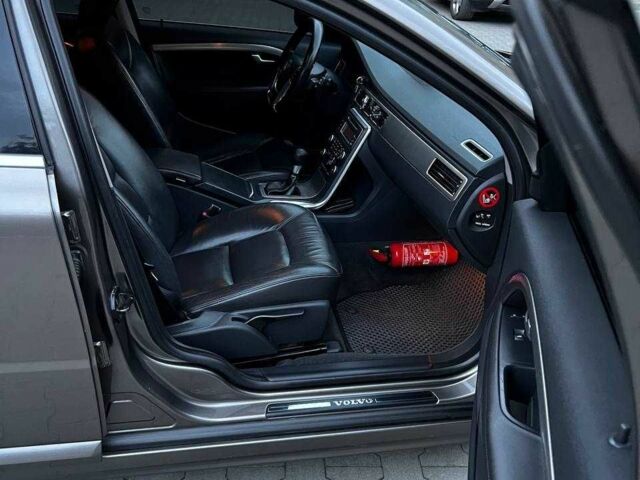 Сірий Вольво V70, об'ємом двигуна 1.6 л та пробігом 297 тис. км за 9300 $, фото 7 на Automoto.ua