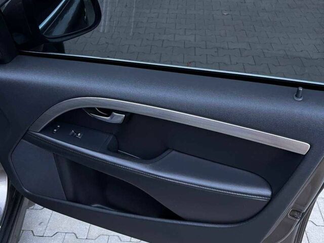 Серый Вольво В70, объемом двигателя 1.6 л и пробегом 297 тыс. км за 8700 $, фото 10 на Automoto.ua