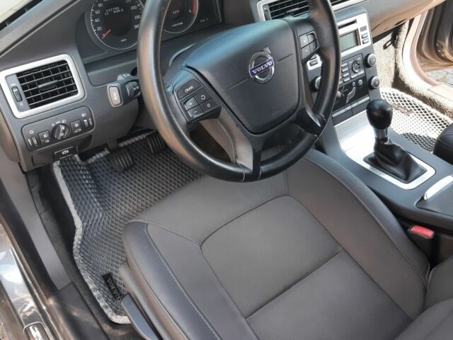 Серый Вольво В70, объемом двигателя 1.6 л и пробегом 243 тыс. км за 8700 $, фото 6 на Automoto.ua