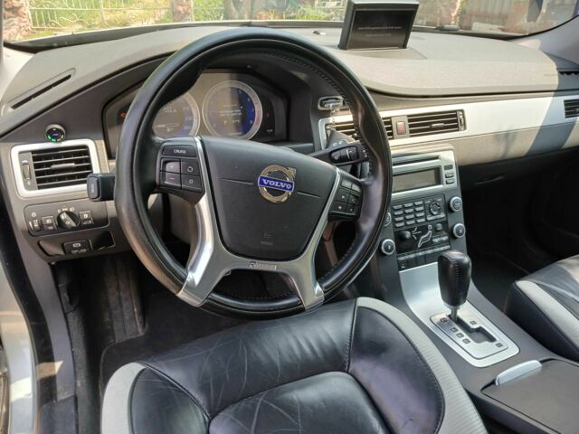 Серый Вольво В70, объемом двигателя 2 л и пробегом 270 тыс. км за 25000 $, фото 10 на Automoto.ua