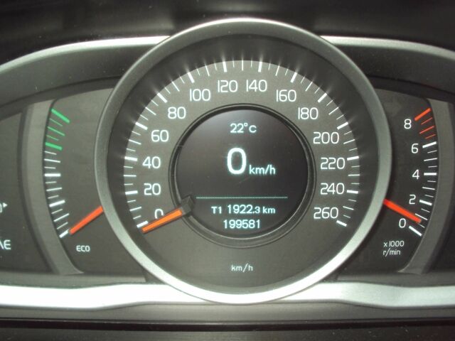 Серый Вольво В70, объемом двигателя 2 л и пробегом 270 тыс. км за 25000 $, фото 4 на Automoto.ua