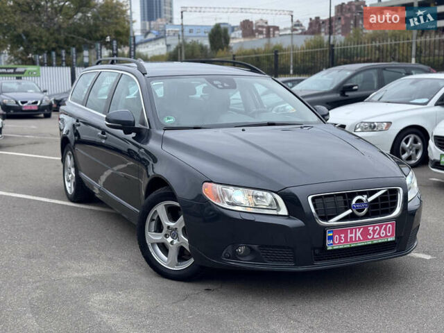 Серый Вольво В70, объемом двигателя 2.4 л и пробегом 223 тыс. км за 16400 $, фото 4 на Automoto.ua