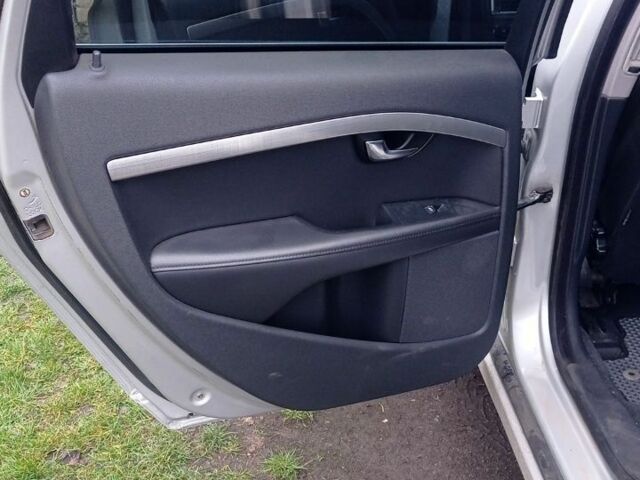 Сірий Вольво V70, об'ємом двигуна 2 л та пробігом 175 тис. км за 6500 $, фото 2 на Automoto.ua