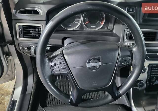 Вольво V70 2013 у Києві на Automoto.ua Сірий Вольво V70, об'ємом двигуна 2 л та пробігом 350 тис. км за 8000 $, фото 12 на Automoto.ua