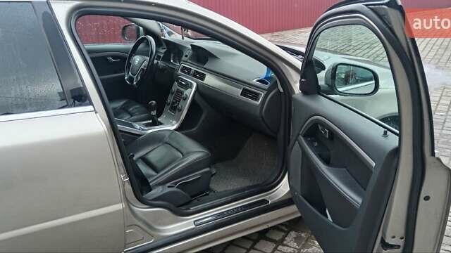 Серый Вольво В70, объемом двигателя 1.6 л и пробегом 205 тыс. км за 10500 $, фото 58 на Automoto.ua