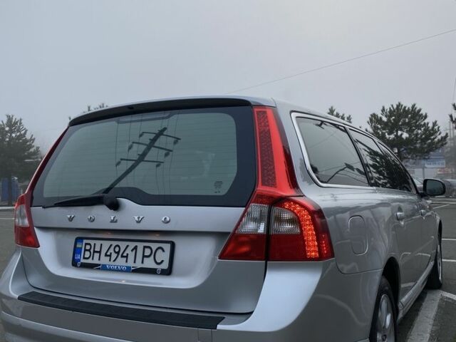 Серый Вольво В70, объемом двигателя 2 л и пробегом 243 тыс. км за 9100 $, фото 2 на Automoto.ua