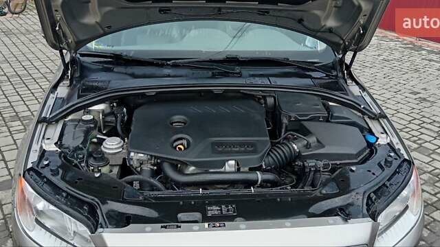 Серый Вольво В70, объемом двигателя 1.6 л и пробегом 205 тыс. км за 10500 $, фото 28 на Automoto.ua