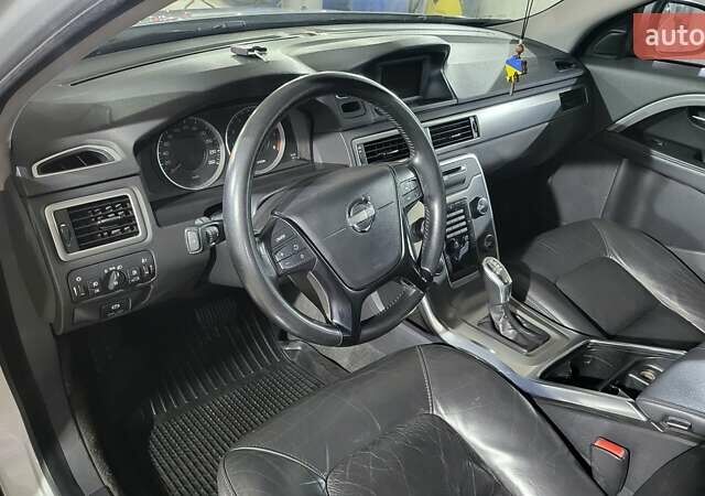 Вольво V70 2013 у Києві на Automoto.ua Сірий Вольво V70, об'ємом двигуна 2 л та пробігом 350 тис. км за 8000 $, фото 10 на Automoto.ua