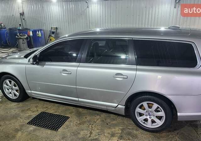 Вольво V70 2013 у Києві на Automoto.ua Сірий Вольво V70, об'ємом двигуна 2 л та пробігом 350 тис. км за 8000 $, фото 5 на Automoto.ua