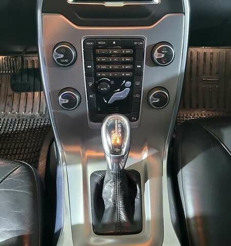 Вольво V70 2013 у Києві на Automoto.ua Сірий Вольво V70, об'ємом двигуна 2 л та пробігом 350 тис. км за 8000 $, фото 16 на Automoto.ua