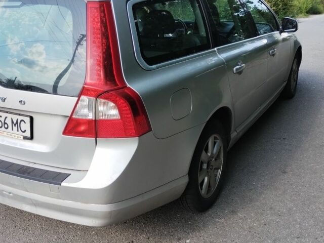 Серый Вольво В70, объемом двигателя 2 л и пробегом 191 тыс. км за 7700 $, фото 2 на Automoto.ua