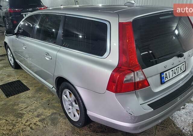 Вольво V70 2013 у Києві на Automoto.ua Сірий Вольво V70, об'ємом двигуна 2 л та пробігом 350 тис. км за 8000 $, фото 6 на Automoto.ua