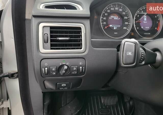 Сірий Вольво V70, об'ємом двигуна 2 л та пробігом 165 тис. км за 8000 $, фото 15 на Automoto.ua