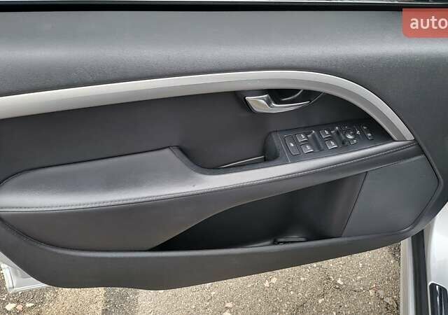 Сірий Вольво V70, об'ємом двигуна 2 л та пробігом 165 тис. км за 8000 $, фото 16 на Automoto.ua