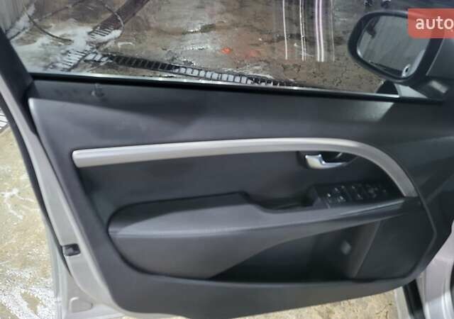 Вольво V70 2013 у Києві на Automoto.ua Сірий Вольво V70, об'ємом двигуна 2 л та пробігом 350 тис. км за 8000 $, фото 24 на Automoto.ua