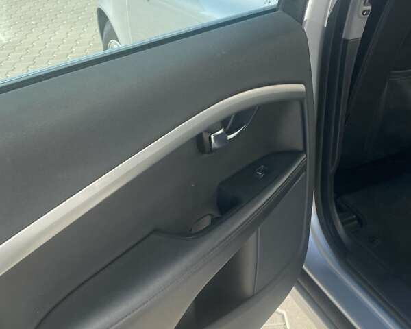 Сірий Вольво V70, об'ємом двигуна 2 л та пробігом 235 тис. км за 7500 $, фото 8 на Automoto.ua