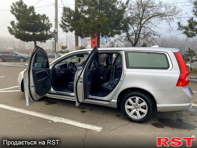 Сірий Вольво V70, об'ємом двигуна 2 л та пробігом 242 тис. км за 7600 $, фото 2 на Automoto.ua