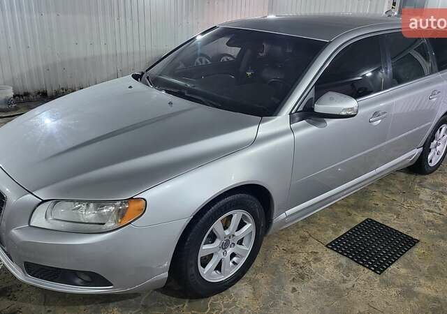 Вольво V70 2013 у Києві на Automoto.ua Сірий Вольво V70, об'ємом двигуна 2 л та пробігом 350 тис. км за 8000 $, фото 1 на Automoto.ua