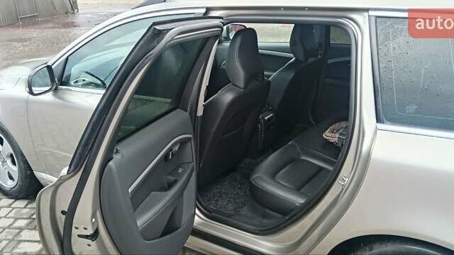 Серый Вольво В70, объемом двигателя 1.6 л и пробегом 205 тыс. км за 10500 $, фото 50 на Automoto.ua