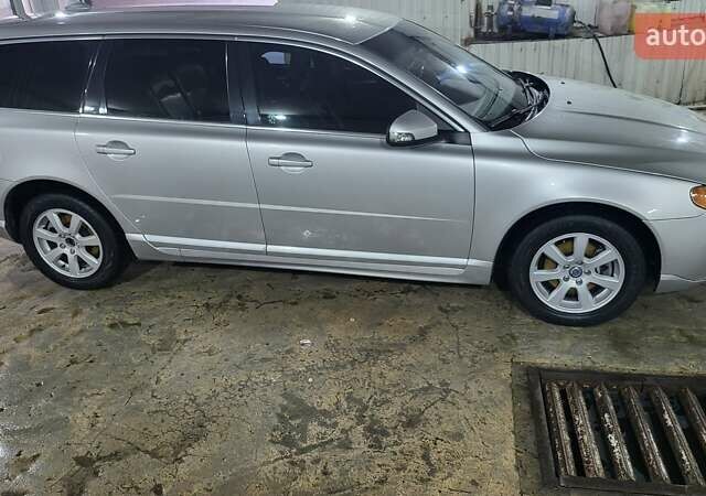 Вольво V70 2013 у Києві на Automoto.ua Сірий Вольво V70, об'ємом двигуна 2 л та пробігом 350 тис. км за 8000 $, фото 4 на Automoto.ua