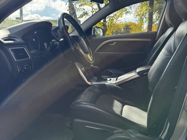 Серый Вольво В70, объемом двигателя 1.6 л и пробегом 220 тыс. км за 10500 $, фото 14 на Automoto.ua