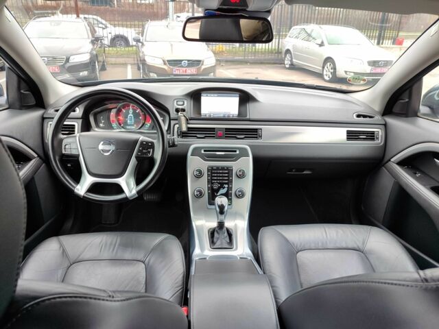 Серый Вольво В70, объемом двигателя 2 л и пробегом 256 тыс. км за 14899 $, фото 1 на Automoto.ua