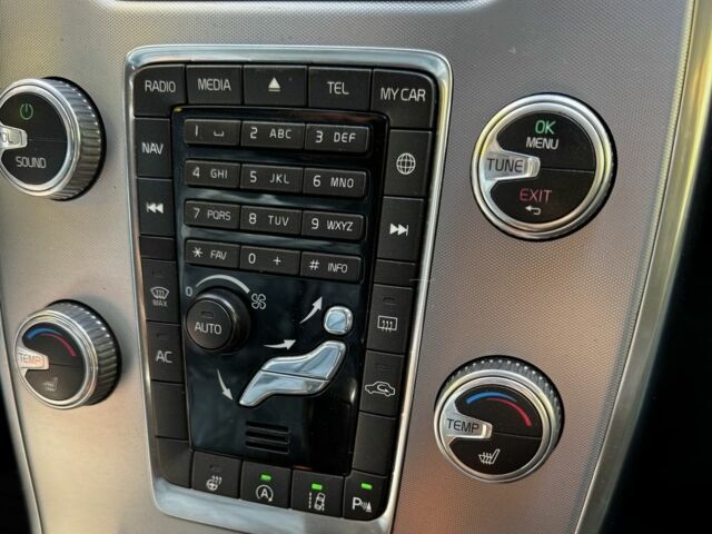 Серый Вольво В70, объемом двигателя 1.6 л и пробегом 220 тыс. км за 10500 $, фото 17 на Automoto.ua