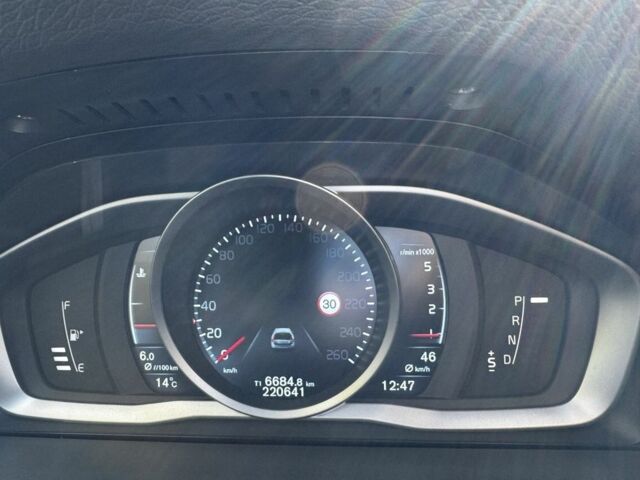 Серый Вольво В70, объемом двигателя 1.6 л и пробегом 220 тыс. км за 10500 $, фото 9 на Automoto.ua