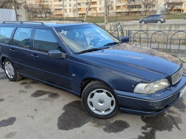 Синій Вольво V70, об'ємом двигуна 2.5 л та пробігом 340 тис. км за 2200 $, фото 2 на Automoto.ua