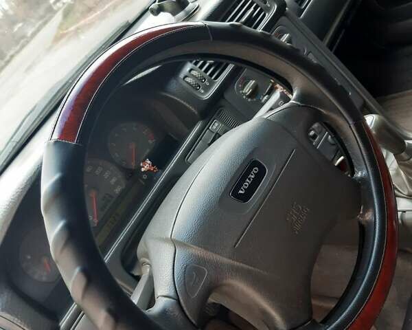 Синий Вольво В70, объемом двигателя 2.44 л и пробегом 390 тыс. км за 3600 $, фото 9 на Automoto.ua