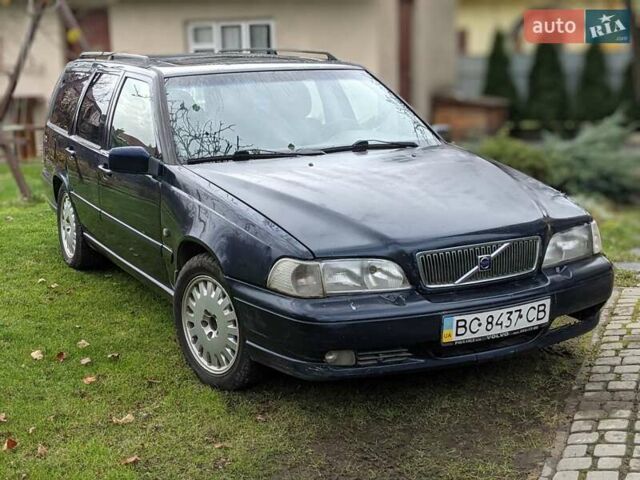 Синій Вольво V70, об'ємом двигуна 2.5 л та пробігом 335 тис. км за 4777 $, фото 1 на Automoto.ua