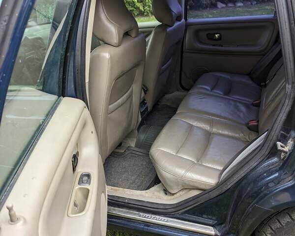 Синій Вольво V70, об'ємом двигуна 2.5 л та пробігом 335 тис. км за 4777 $, фото 18 на Automoto.ua