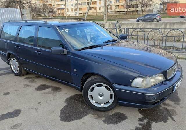 Синий Вольво В70, объемом двигателя 2.5 л и пробегом 340 тыс. км за 2000 $, фото 13 на Automoto.ua