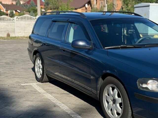 Синий Вольво В70, объемом двигателя 2.4 л и пробегом 309 тыс. км за 6300 $, фото 3 на Automoto.ua