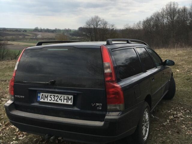 Синий Вольво В70, объемом двигателя 2.4 л и пробегом 350 тыс. км за 5500 $, фото 3 на Automoto.ua