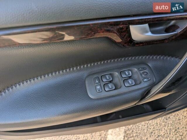 Синий Вольво В70, объемом двигателя 2.44 л и пробегом 190 тыс. км за 4490 $, фото 9 на Automoto.ua