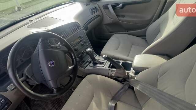 Вольво В70 2003 в Черкассах на Automoto.ua Синий Вольво В70, объемом двигателя 2.4 л и пробегом 320 тыс. км за 4200 $, фото 15 на Automoto.ua